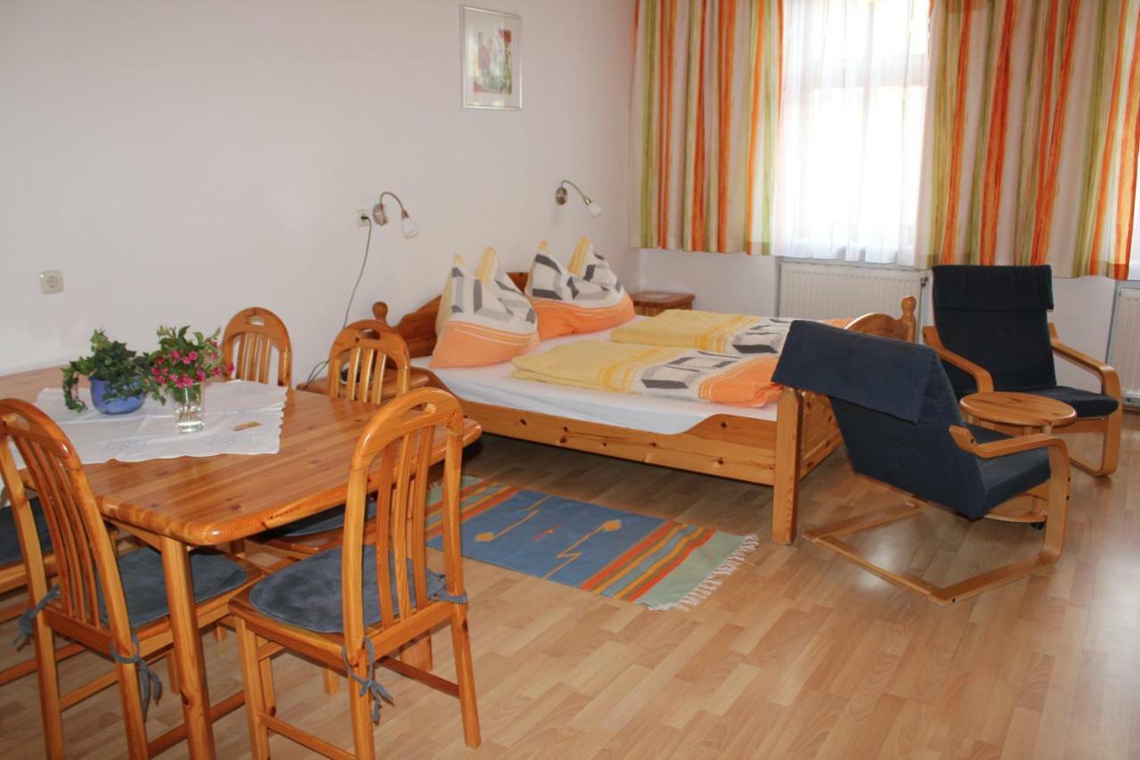 Ferienwohnungen Magedler Луцмансбург Екстериор снимка